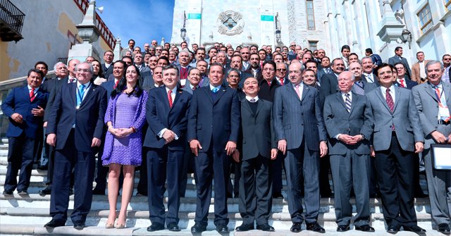 Asistentes a la firma del Convenio de Concertación de Acciones para Difundir e Impulsar la Aplicación de la Reforma Constitucional en Materia de Derechos Humano