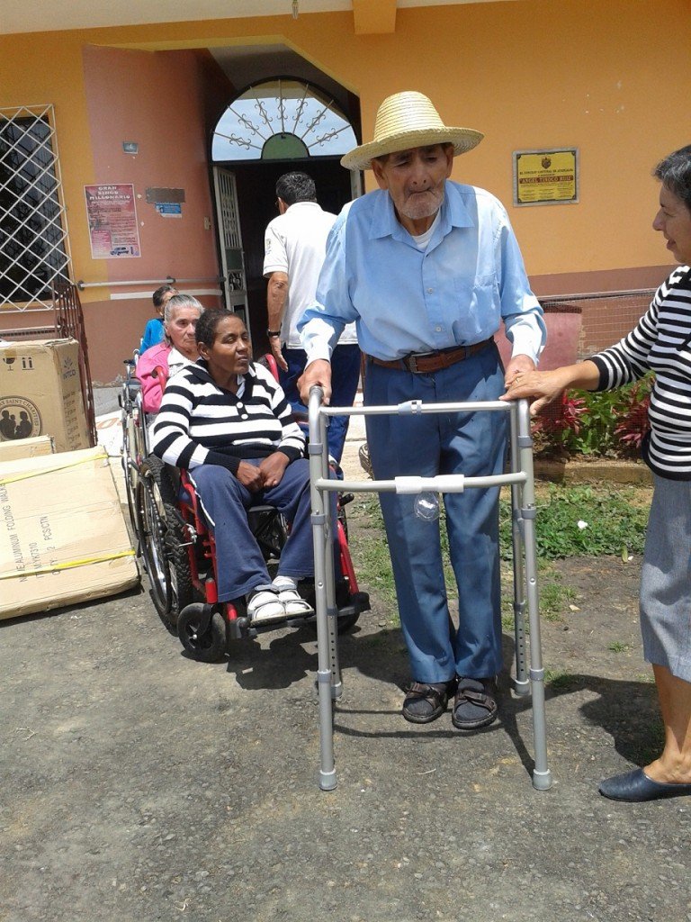 anciano discapacitado