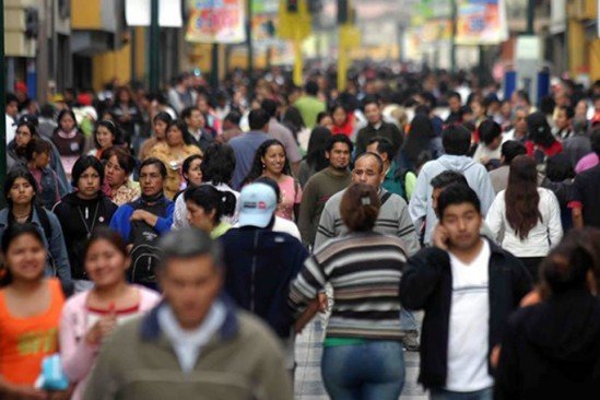 Gente-caminando-549x366