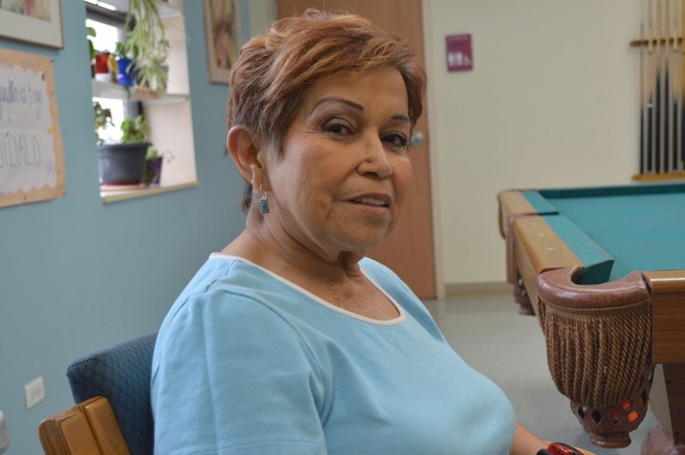 Para la señora Delarta, puertoriqueña de 74 años, la experiencia de vivir sola tiene sus lados positivos pero a menudo se siente sola.