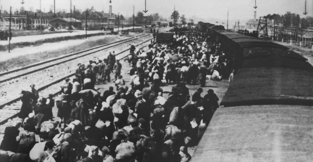 jews-arriving-auschwitz-P