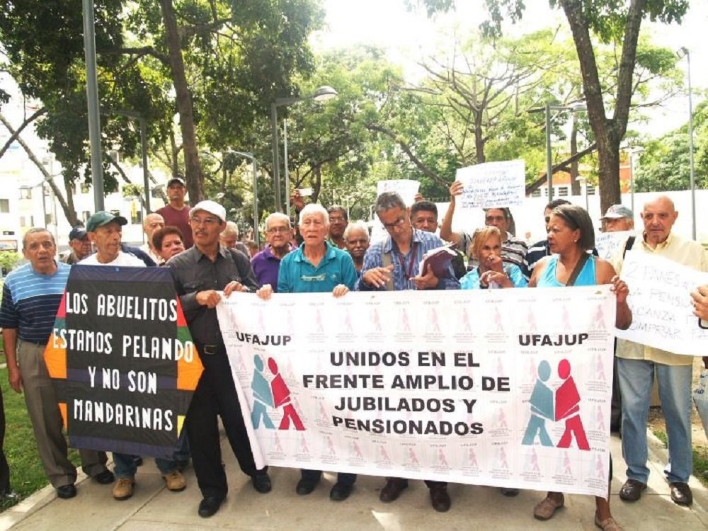 Altos niveles inflacionarios que se elevaron hasta 700% en julio de este año, impiden que los adultos mayores tengan acceso a una canasta básica cuyo costo supera los Bs.300 mil