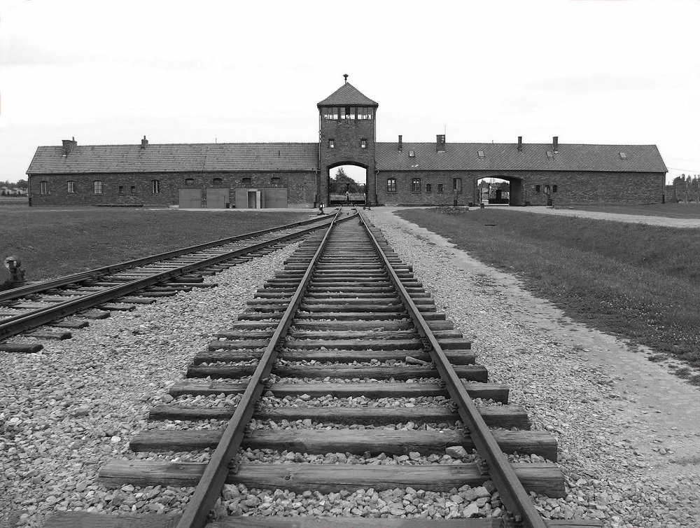 “Sobreviviendo en Auschwitz – Si esto es el Hombre”, de Primo Levi
