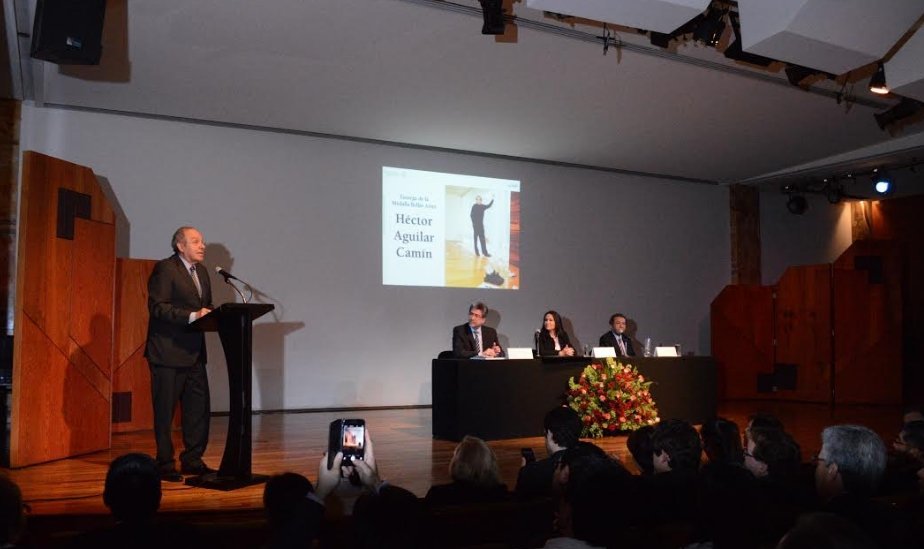 “Un buen lector justifica la existencia de un libro”