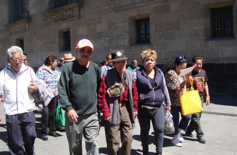 ¿Cuáles son los efectos positivos del ejercicio en mayores de 65 años?