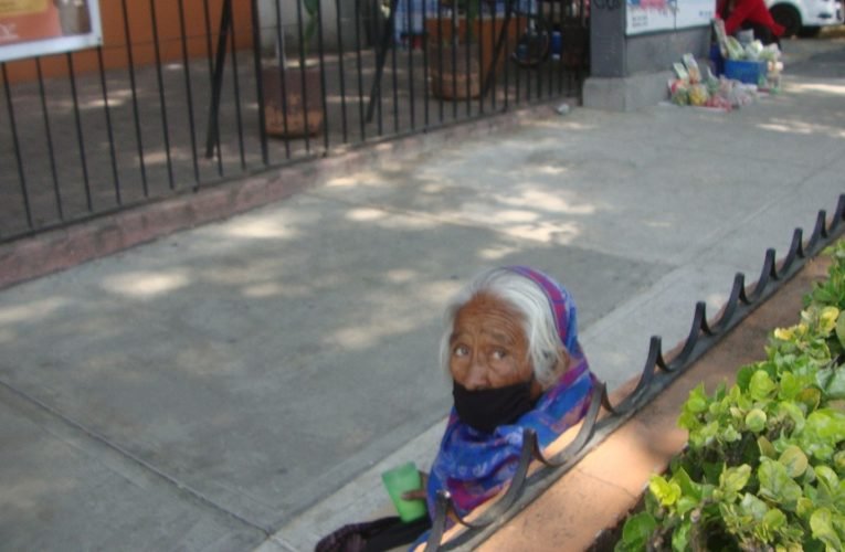 El aislamiento social y soledad, otro de los estigmas de la vejez