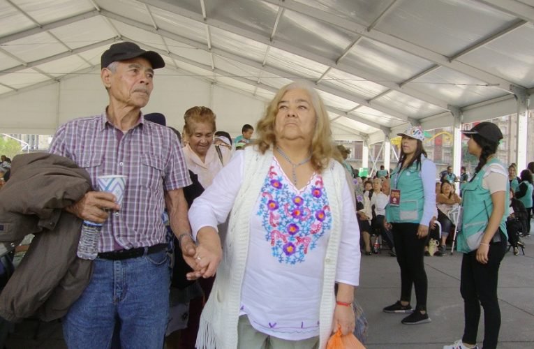 Adultos Mayores Ahora Ven Menos TV: Estudio Dice a Qué Dedican Más su Tiempo