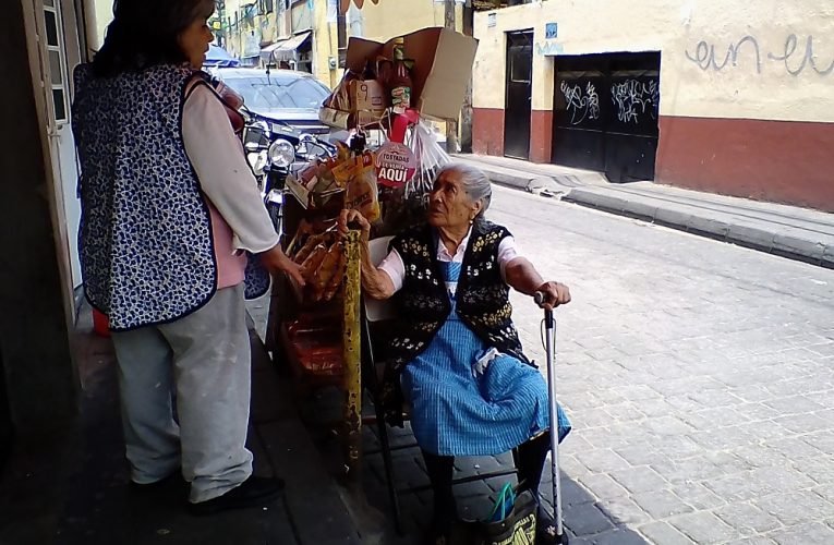 Las personas mayores de 80 años, las más susceptibles de requerir cuidados