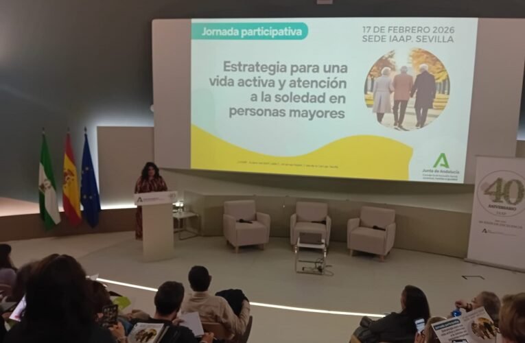 Andalucía impulsa la Estrategia para una vida activa y atención a la soledad en personas mayores