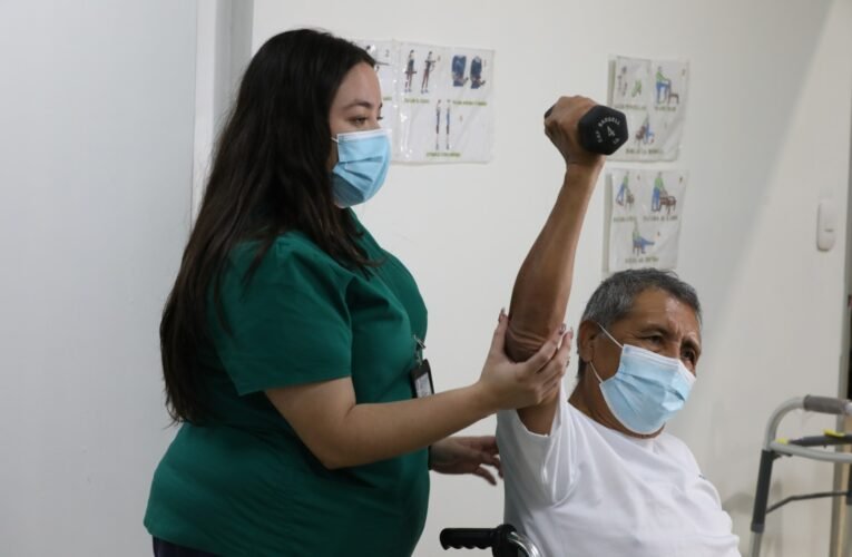 Prevenga las caídas en adultos mayores, detecte las señales a tiempo