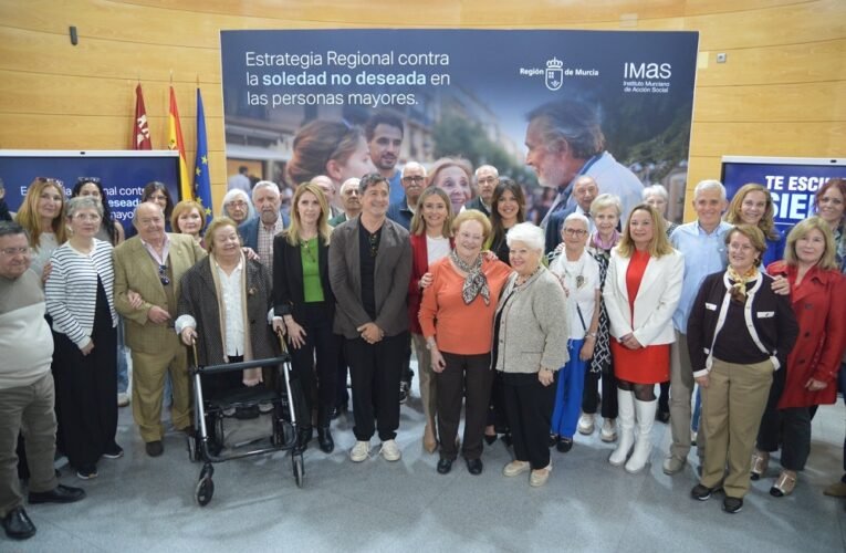 El Gobierno regional pone en marcha el teléfono 065 para atender a personas mayores en situación de soledad no deseada