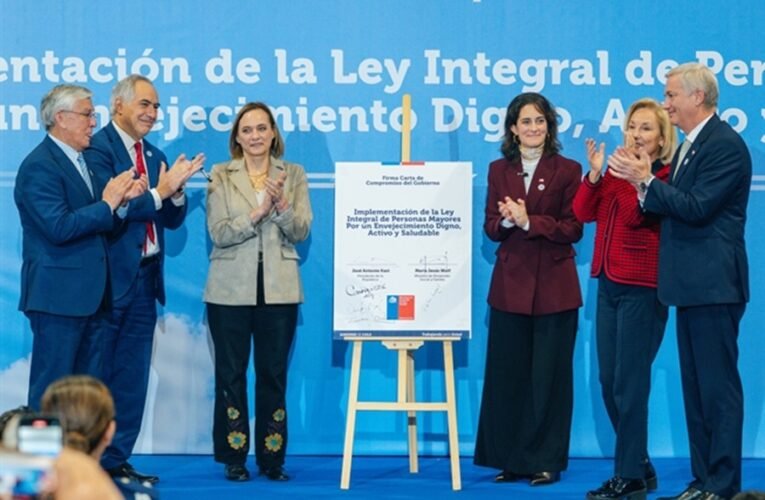 S.E. el Presidente de la República, José Antonio Kast, encabeza la Implementación de la Ley Integral de Personas Mayores y Promoción del Envejecimiento Digno, Activo y Saludable