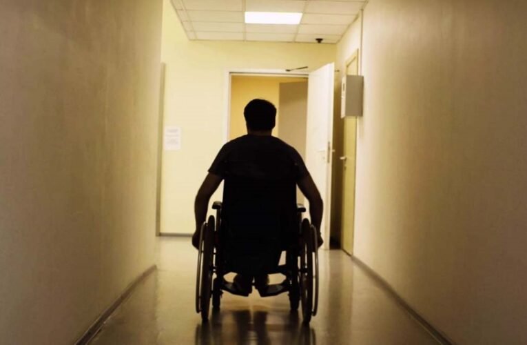 Las personas mayores de 55 años tienen derecho a una pensión de incapacidad permanente total del 75% de la base reguladora, aunque bajará si consiguen trabajo