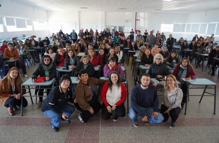 Más de 80 cuidadores domiciliarios se capacitaron en herramientas para favorecer la autonomía de personas con Alzheimer