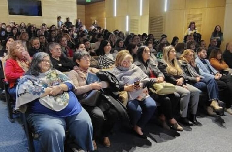 Adultos Mayores lleva a territorio un ciclo de capacitación en herramientas gerontológicas
