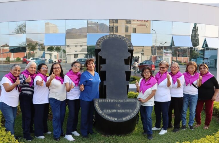 Adultos mayores que fortalecen su memoria ahora ayudan a otros a mantenerla activa en el INSM “HD-HN”