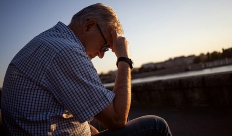 Ansiedad y depresión en adultos mayores: cuando la salud mental también afecta el cuerpo
