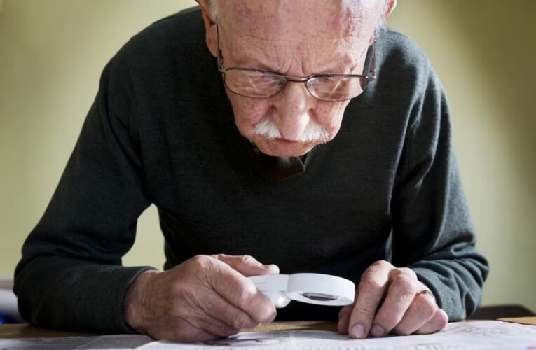 Una de cada cinco personas mayores de 75 años no puede pagar ayudas para mejorar su visión, según un informe