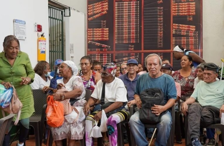 Personas mayores en situación de calle encuentran atención en Centros de Bienestar